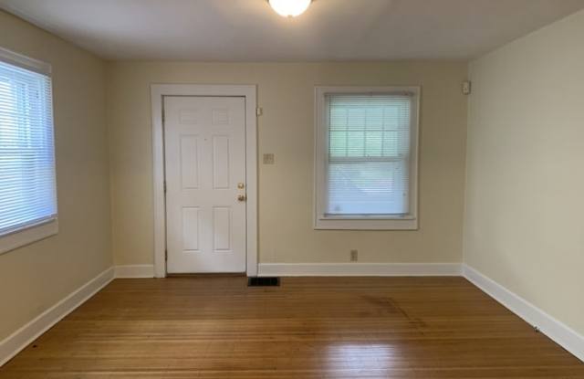 5544 North College Avenue Gallery 3