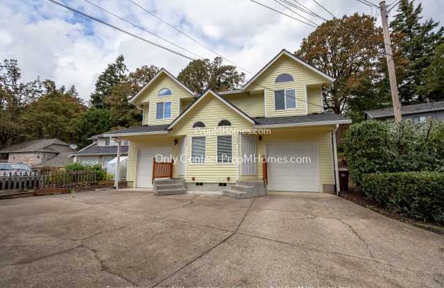 *50% OFF FIRST MONTHS RENT* Two Bedroom Gladstone Duplex! Recently Updated! - 17920 Oatfield Road, Gladstone, OR 97027