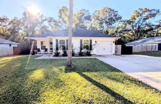 151 Calvert Oaks Dr - 151 Calvert Oaks Drive, Ensley, FL 32514