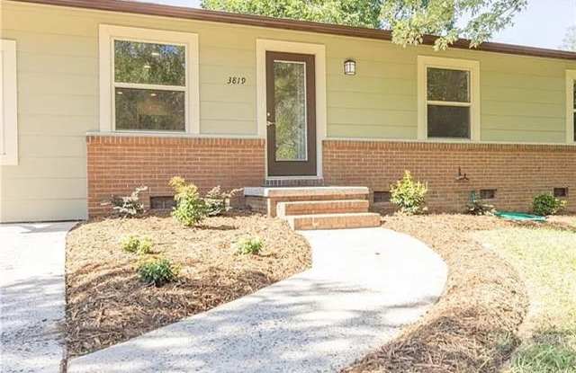 Room in 3 Bedroom Home at Langley Ave photos photos