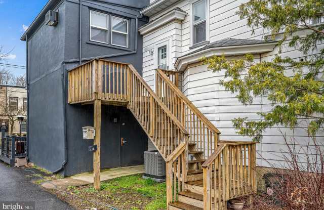 619 COLLINGS AVENUE Gallery 2