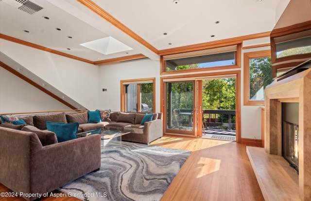 1085 Cemetery Lane Gallery 2