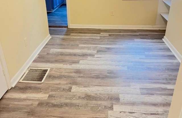 Charming 3BR Duplex in Baltimore Gallery 3