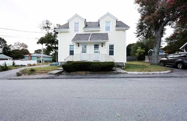 32 Sheppard Ave photos photos