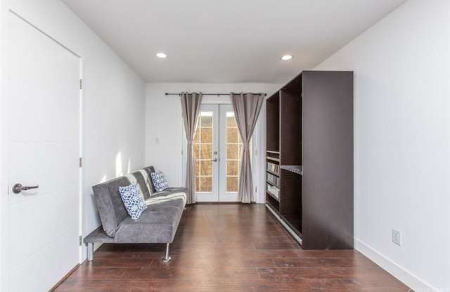 14651 McCormick Street Gallery 3