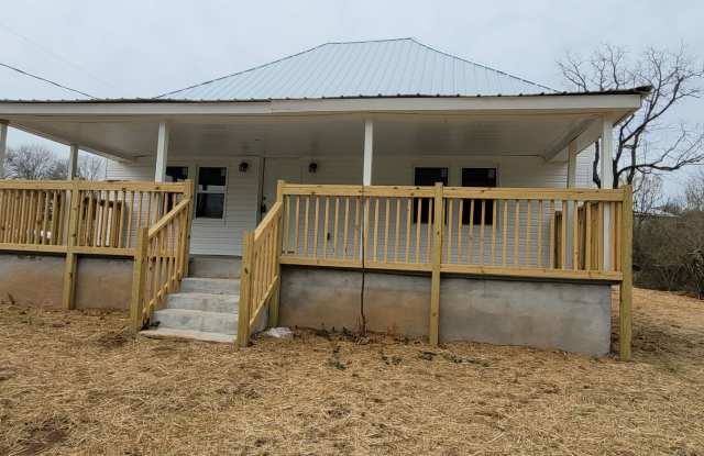 Franklin Co Royston – Two Bedroom and Two Bathroom Single Family Home - Country Living Convenient to all of Royston's Shopping and Dining - Call Today to View! photos photos