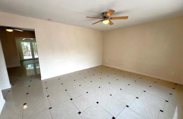 2501 E DAHLIA Drive Gallery 3