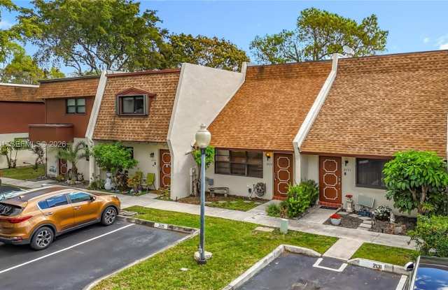 2133 N 14th Ave photos photos