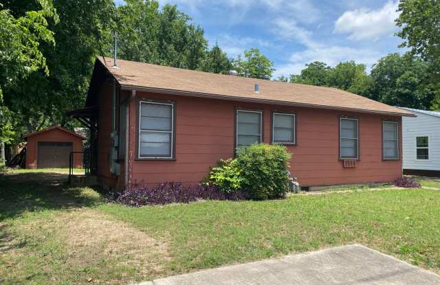 Available Now: 2 bed / 1 bath Central Austin photos photos