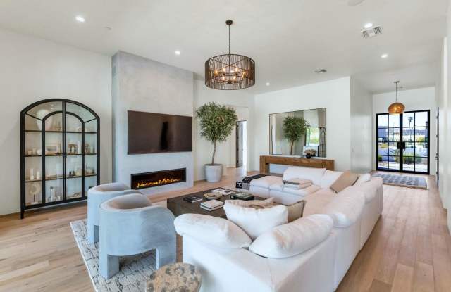 Rates Vary: $17,495 - $29,995 Gallery 3