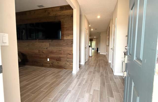 1676 ENCLAVE Road Gallery 4