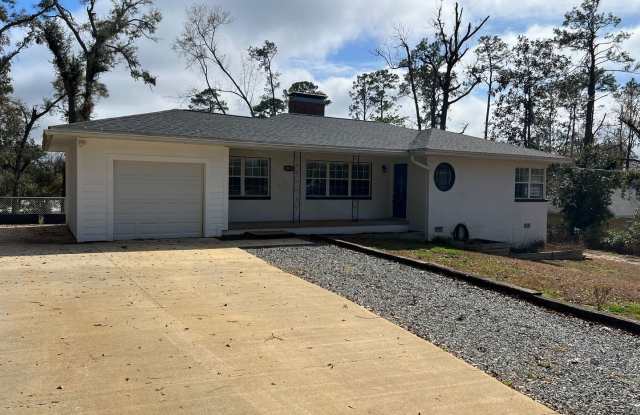 3bed/2bath Home with extra MIL/Teen suite  2 Kitchens! photos photos