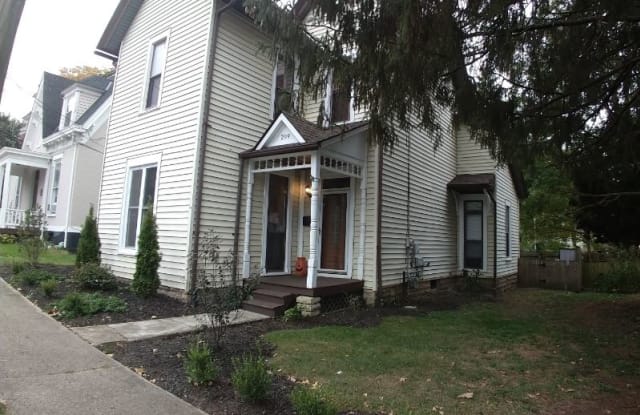 209 E Silver Street - 209 E Silver St, Lebanon, OH 45036