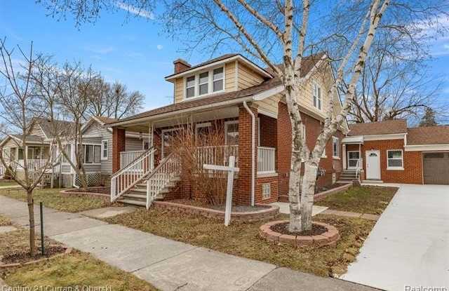 1076 Lindbergh St Street photos photos