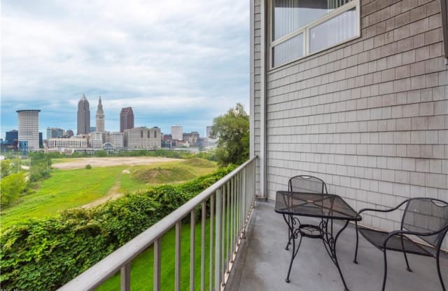 1900 Grove Ct Gallery 2