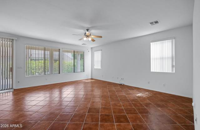 42406 W Falling Star Drive Gallery 4
