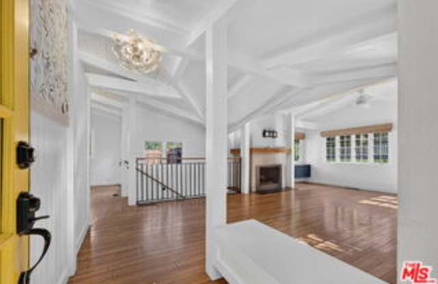 10421 Hebron Lane Gallery 1