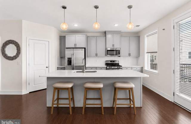 41963 PICKWICK MILL Terrace Gallery 4