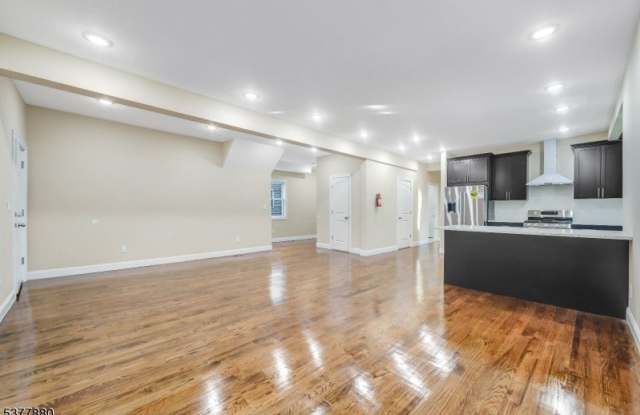 47 Greenwood Ave Gallery 2