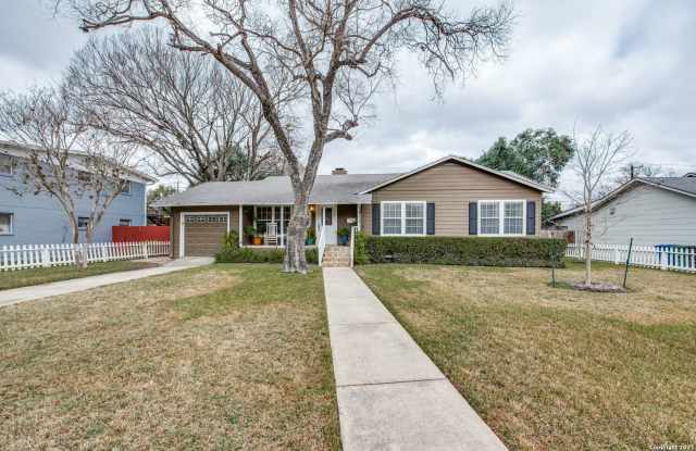 STUNNING 3-BEDROOM HOME WITH POOL IN ALAMO HEIGHTS photos photos STUNNING 3-BEDROOM HOME WITH POOL IN ALAMO HEIGHTS photos photos