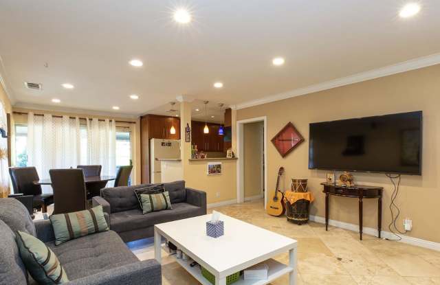 7766 North Glenoaks Boulevard photos photos