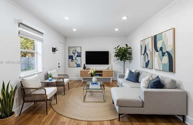 3240 SW 69th Ave photos photos