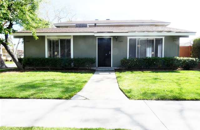 ***COMING SOON*** SPACIOUS SINGLE STORY 2 BEDROOM 1 BATHROOM CONDO WITH SINGLE CAR GARAGE AND ADDITIONAL PARKING!!! photos photos