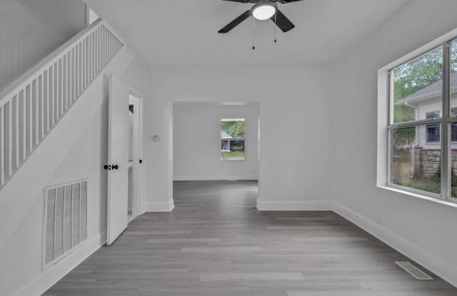 1128 W Broadway Street Gallery 2