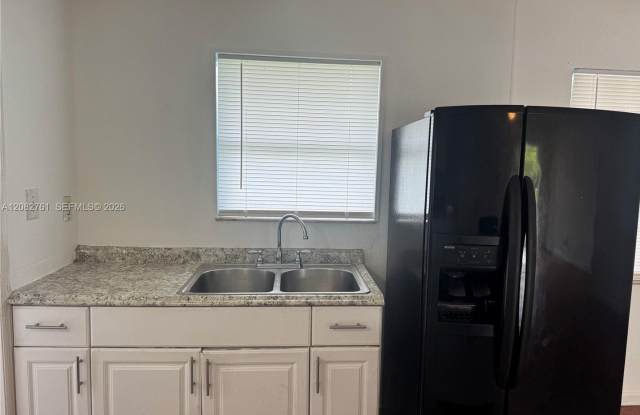 717 SW 79th Avenue, North Lauderdale, FL 33068 Gallery 1