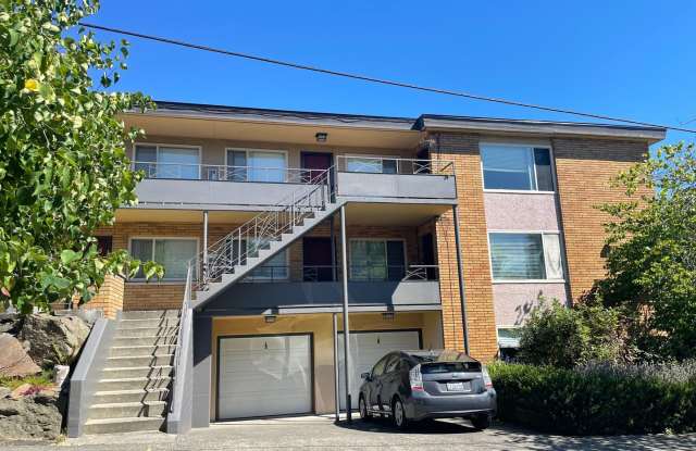 Wallingford 2-Bed Condo with Garage! Gallery 1