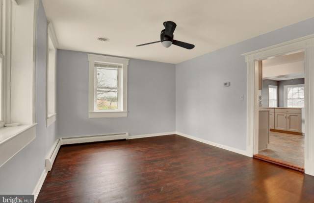 625 S PLEASANT AVENUE Gallery 4