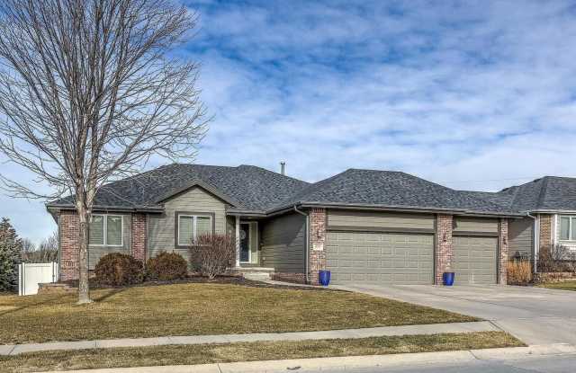 5 Bedrooms with an in ground pool! photos photos