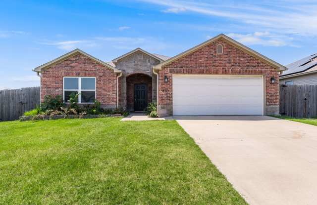 Spacious 4-Bedroom Home with Beautiful Garden  Solar Panels! photos photos