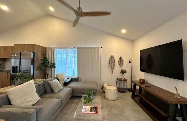 1308 E Iris Ave Unit 2 Gallery 4