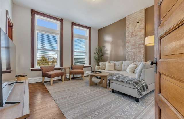Charming 2BR Townhome in Omaha photos photos