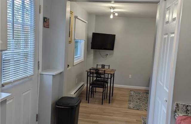 81 Maple Avenue photos photos