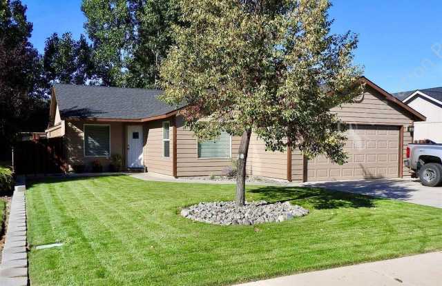 Comfortable Single-Level Home in NE Redmond - 759 Northeast Nickernut Avenue, Redmond, OR 97756