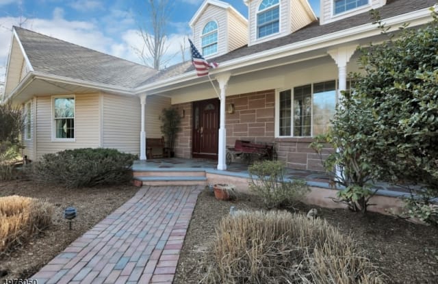 7 PHARIS PL - 7 Pharis Place, Upper Saddle River, NJ 07458