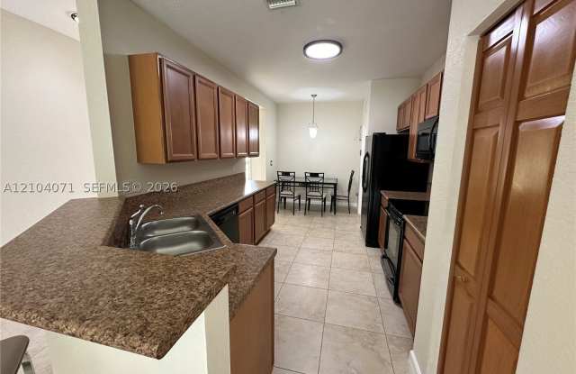 3060 SE 4th Ct Gallery 4