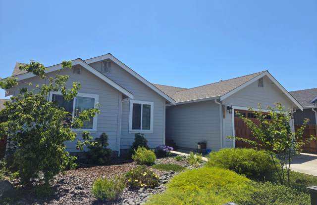 Recently constructed McKinleyville home features modern convenience, and hot tub! photos photos