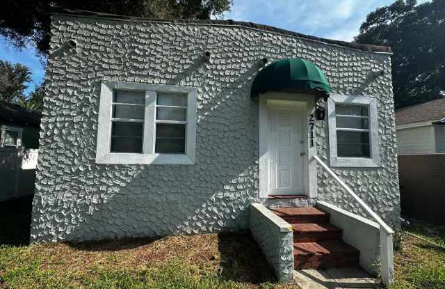 AVAILABLE NOW - Remodeled 3 bed/1bath Home in North Kenwood St. Pete - 2711 14th Avenue North, St. Petersburg, FL 33713