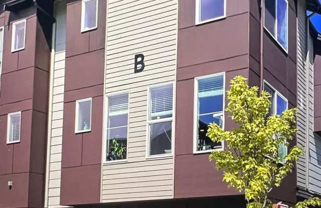 Exceptional 4 Bed 3 Bath Townhome on corner lot. photos photos