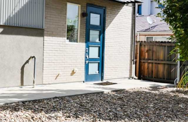 Incredible 3 Story Townhome with Large rooftop Deck Gallery 3