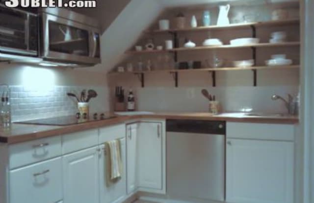 2410 Longview Dr - 2410 West Longview Drive, Marumsco, VA 22191