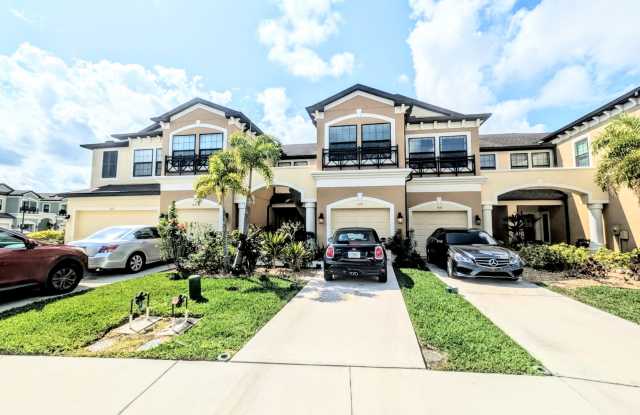 Annual unfurnished 2/2 townhome in gated community photos photos