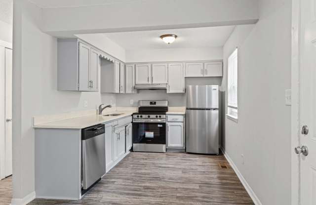 Back-to-School Special! Spacious Updated 3BR Townhome + $250 Off 2nd Month’s Rent Gallery 3