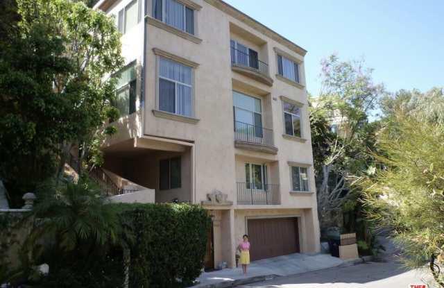 9301 Lloydcrest Dr - 9301 Lloydcrest Drive, Los Angeles, CA 90210