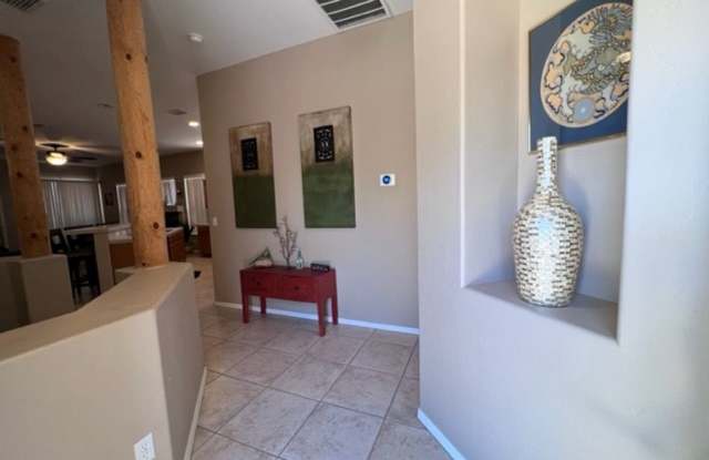 2BR Vacation Home in Gated Community Bullhead Parkway with Utilities Avail 10/1 Gallery 4