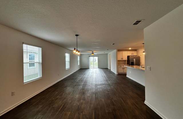 ENTRADA SUBDIVISION - THIS 4/2/3 HOME WITH OVER 2,140 sqft AND POND VIEW IS AVAILABLE!! Gallery 4