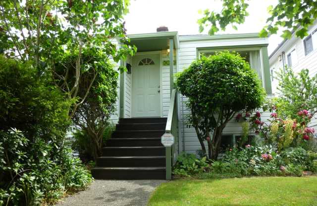 A Gardener's Paradise - 3016 12th Avenue South, Seattle, WA 98144
